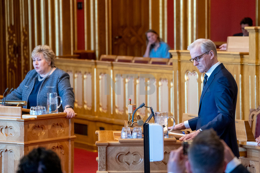 Statsminister Jonas Gahr Støre (Ap) og Høyres leder Erna Solberg under Stortingets muntlige spørretime 20. april 2022. Foto: Terje Pedersen / NTB